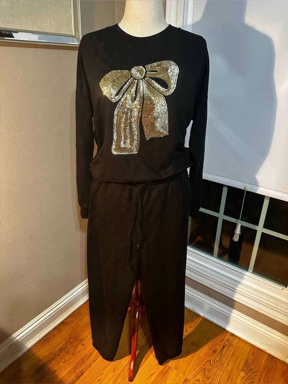 Philosophy 2 piece black/gold jogger set sz M